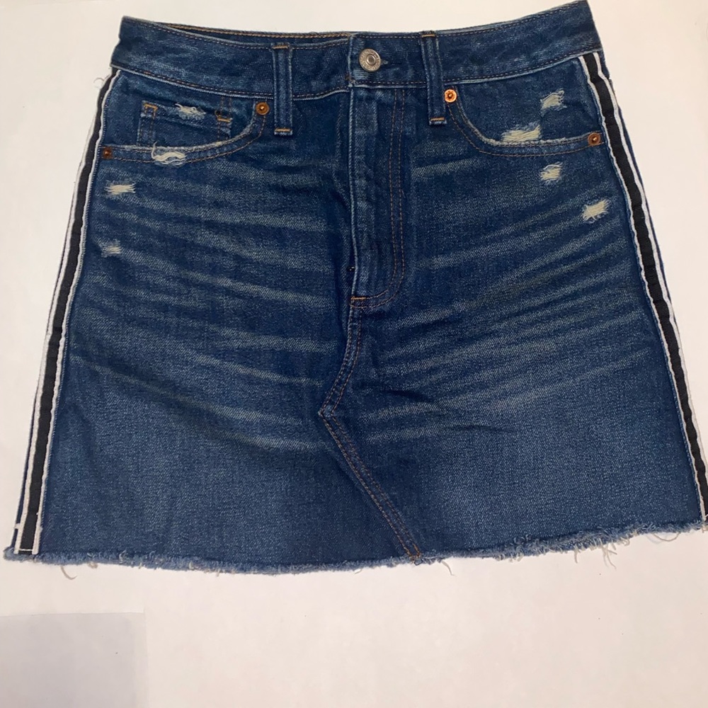 Abercrombie & Fitch dark wash denim skirt, size 25